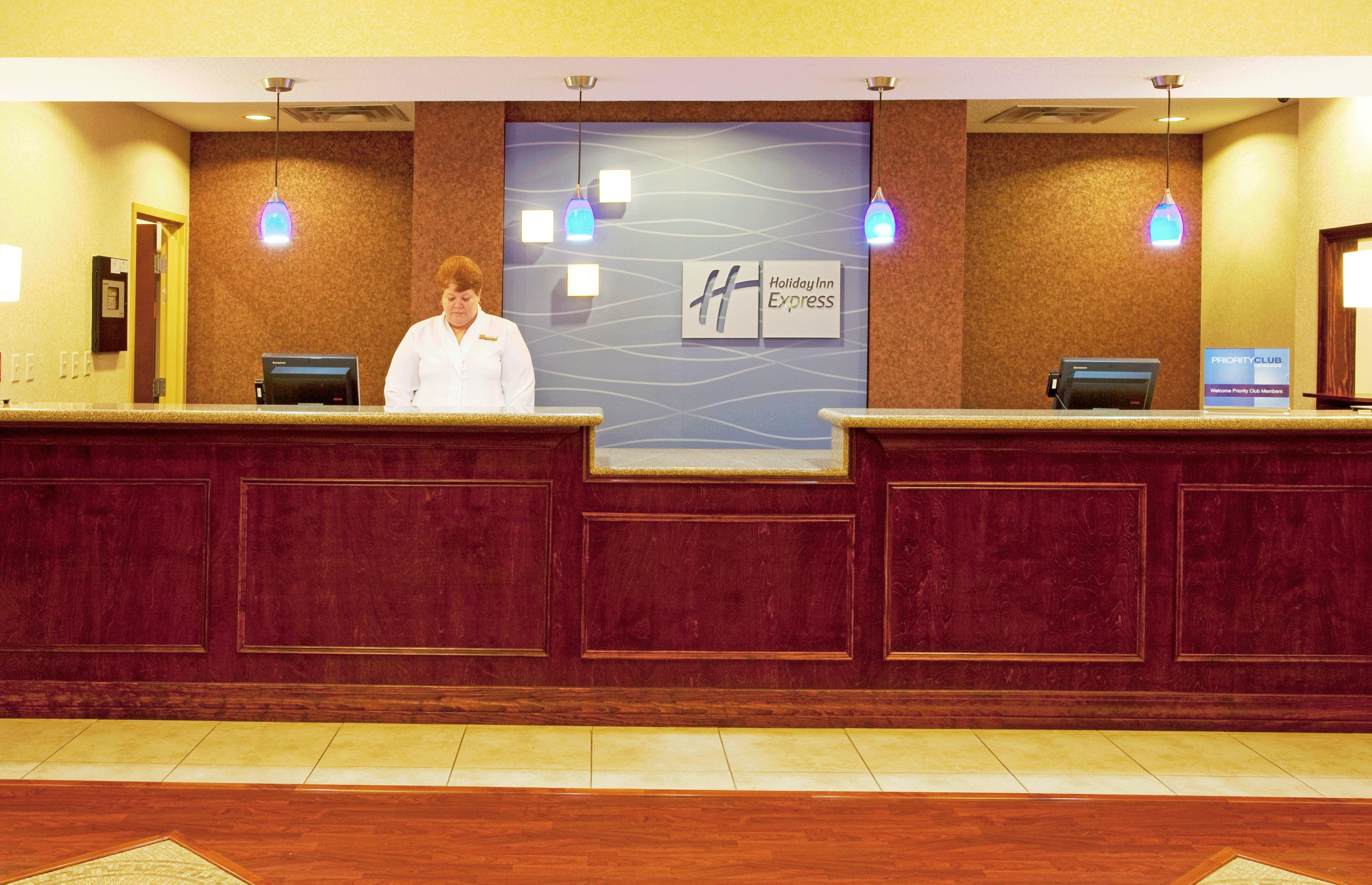 Holiday Inn Express Hotel & Suites Brooksville-I-75 By Ihg Ridge Manor Exterior foto